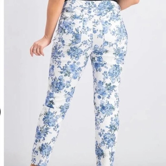 Charter Club Blue Floral Bristol Skinny Ankle Jeans - Picture 4 of 9
